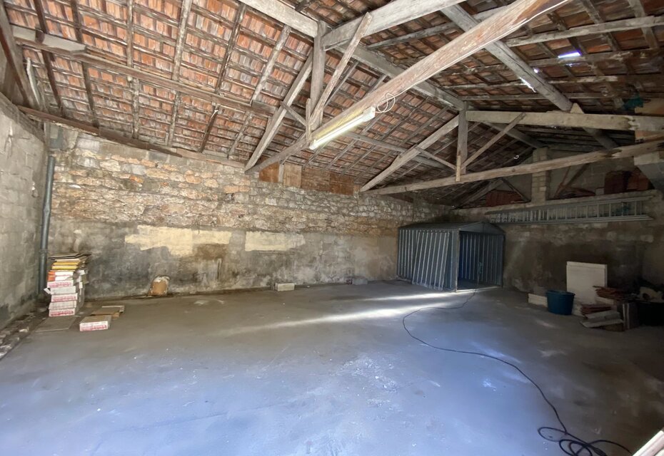 Local à usage d’entrepôt / Garage de stationnement