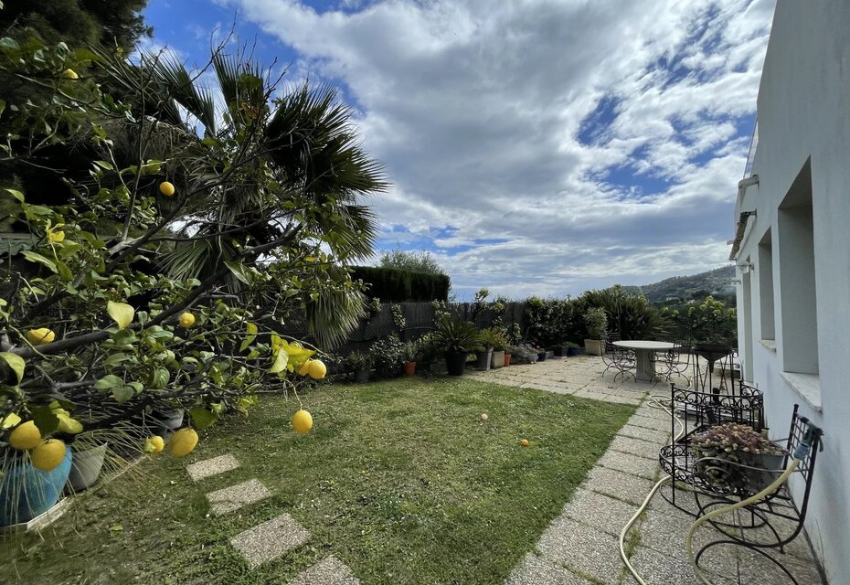 SAINTE AGNES - VASTE 4 PIECES VIDE DANS VILLA
