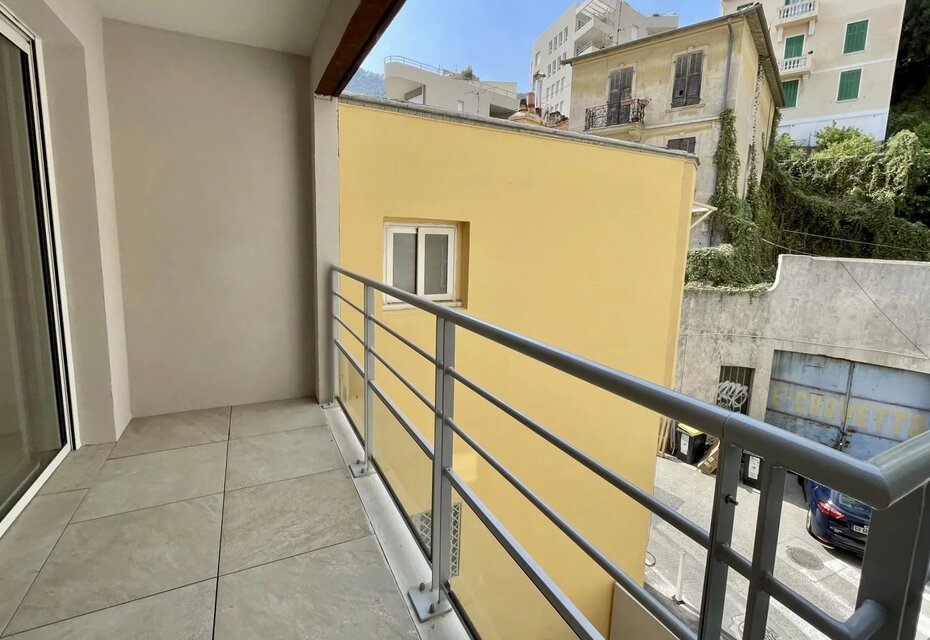 Beausoleil, 3 pièces vide dans immeuble récent avec parking et cave