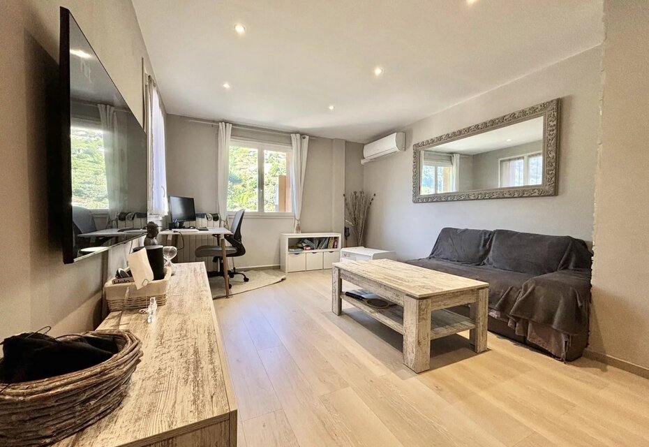 MENTON - APPARTEMENT DE 3 PIECES DANS UNE MAISON  AVEC EXTERIEUR DE 52m²