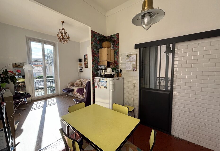 Bright, functional apartment for sale in sought-after neighborhood