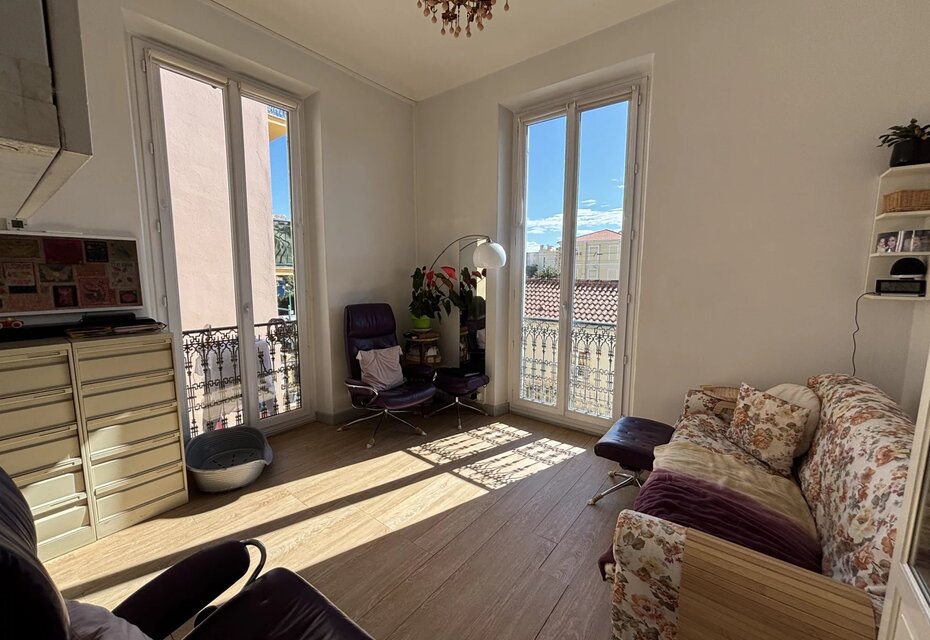 Bright, functional apartment for sale in sought-after neighborhood