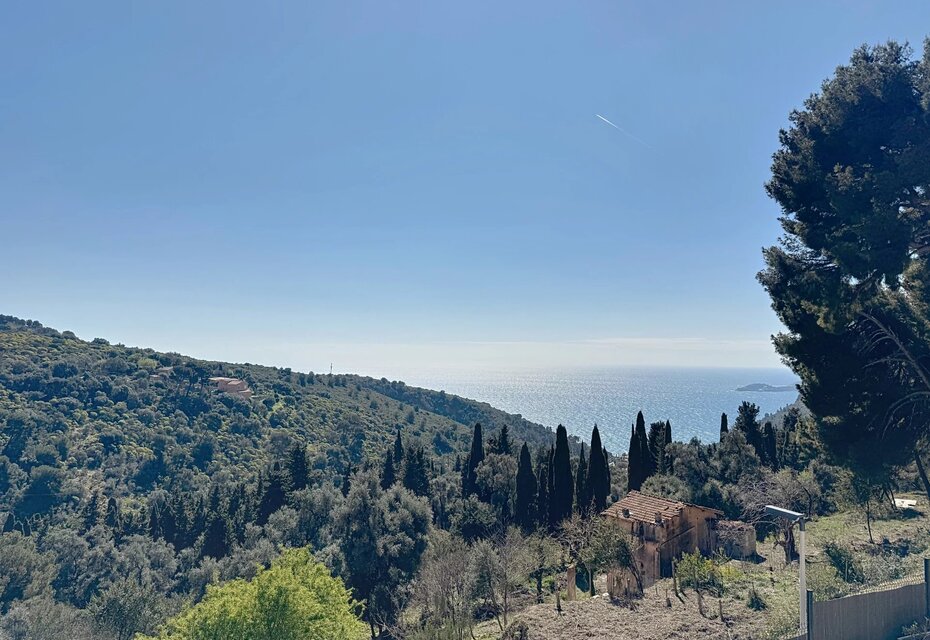 Saint-Laurent d'Èze – Splendida Villa Ristrutturata con Piscina e Vista Mare