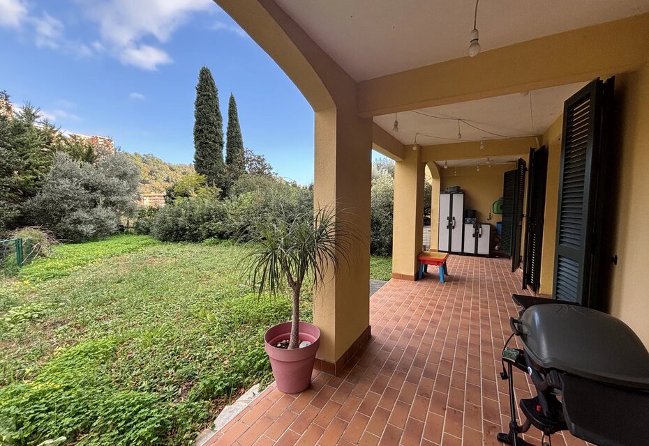 5 locali – VILLETTA BIFAMILIARE 107 M² – TERRENO DI 2000 M² – 2 POSTI AUTO – ROQUEBRUNE-CAP-MARTIN