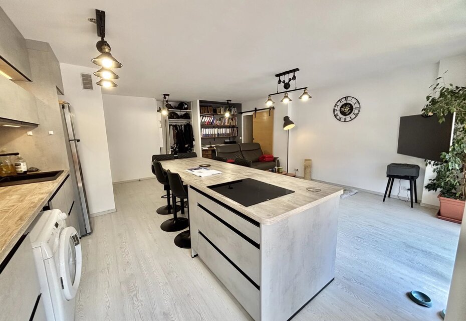 MENTON - BEAU 4 PIÈCES 80m² + STATIONNEMENT