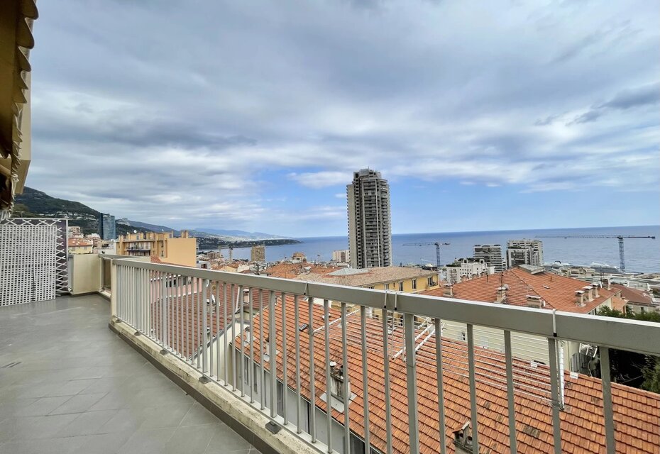 2 bedrooms flat in Bellevue Area with car park and cellar