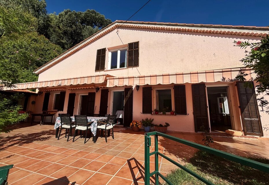 Magnifique villa de 6 pièces avec terrain plat