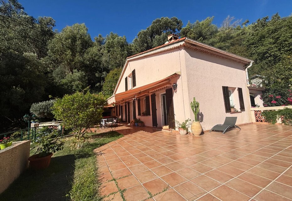 Magnifique villa de 6 pièces avec terrain plat