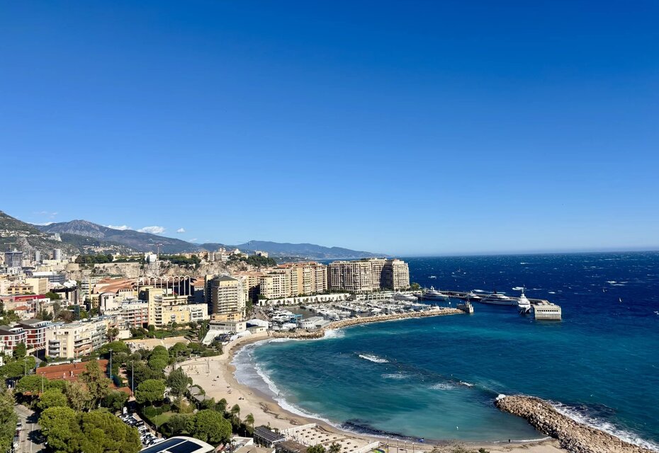 Cap d'Ail Superbe 3 pièces de 56m² vue mer panoramique avec garage et cave