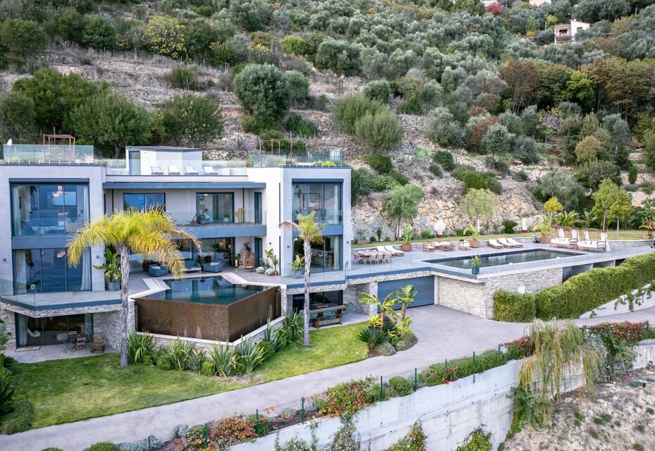 Superbe villa moderne proche de Monaco