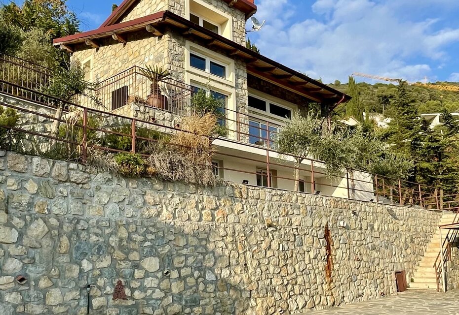 Furnished 2-Bedroom House with Sea View