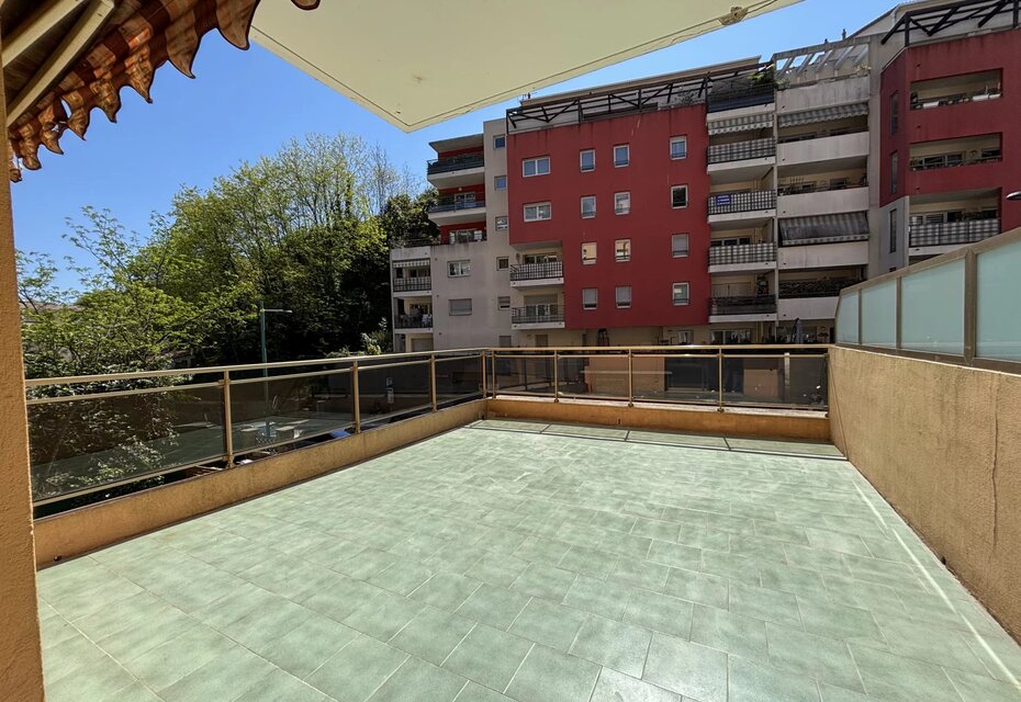 3 Pièces vide avec terrasse