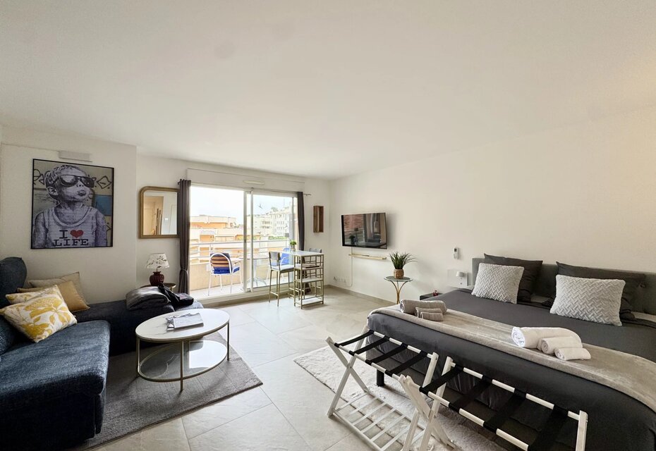 Studio rénové avec balcon – Résidence 