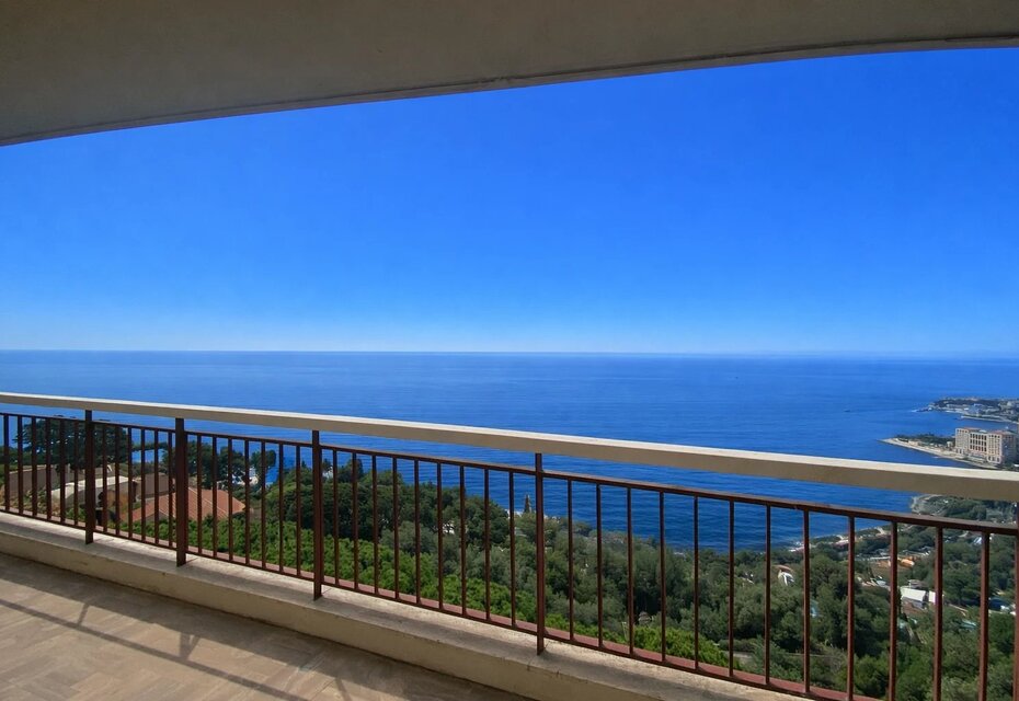 Opportunité rare – 3 pièces à rénover avec vue mer panoramique, proche Monaco