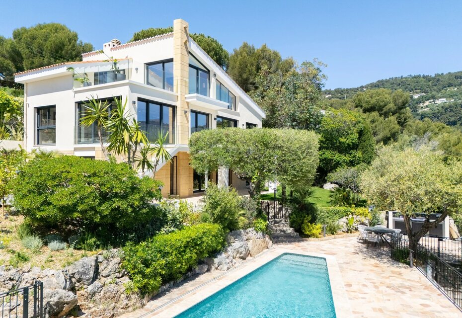 Villa architecte à vendre La Toracca Roquebrune vue mer