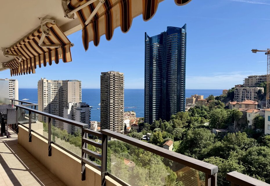 3 pièces rénové avec terrasse, vue mer et piscine