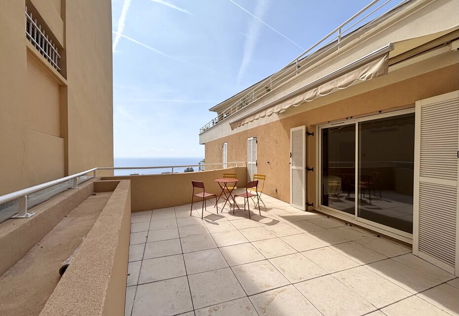 Bilocale arredato con ampia terrazza e vista mare – Quartiere Riviera