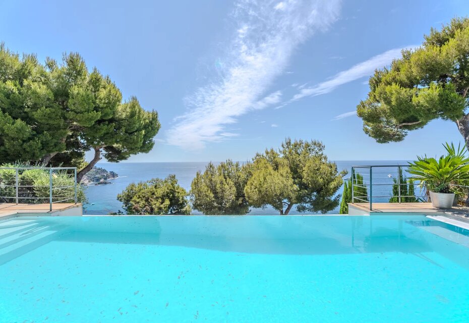 Magnifica villa contemporanea a Èze Bord de Mer con piscina e vista mare panoramica